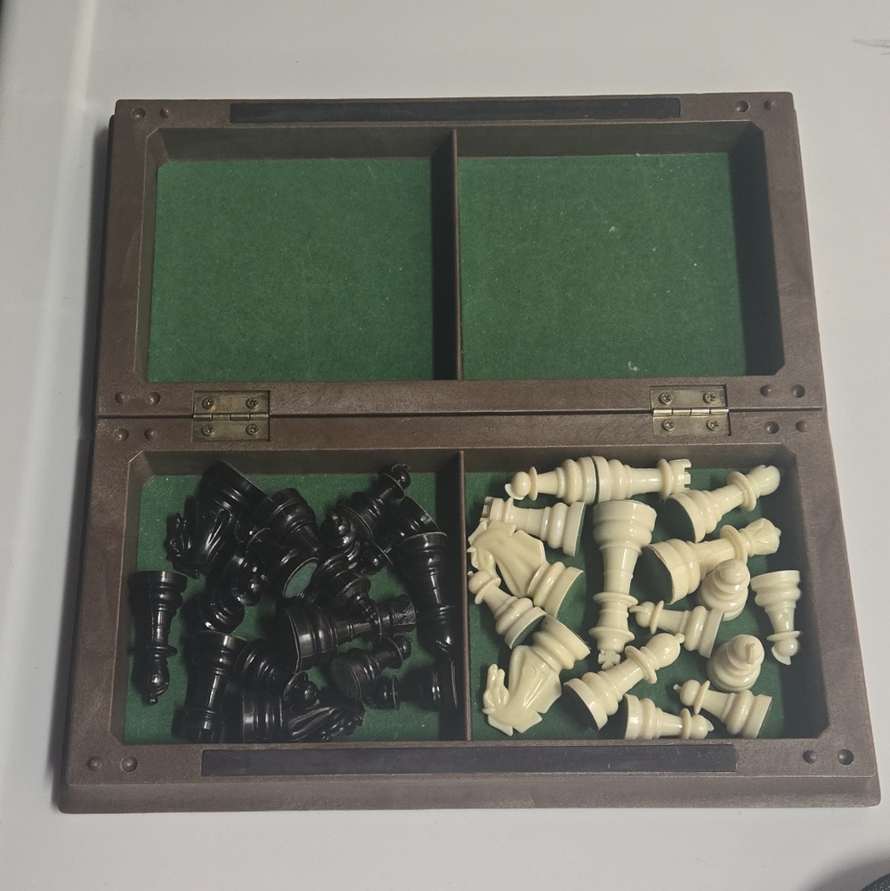 Classic Travel Chess Set - Brown and Cream - Picture 5 of 6